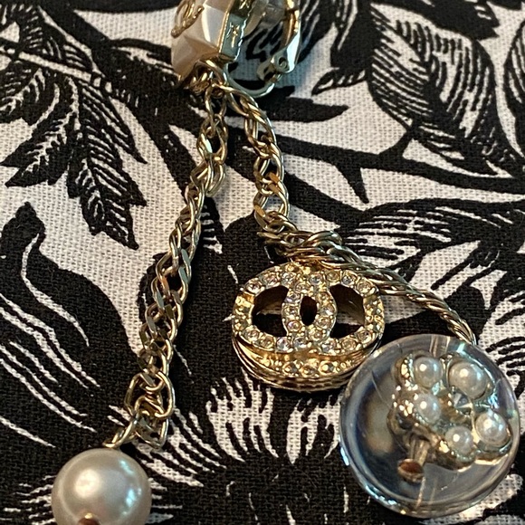 Authentic Chanel earrings - Picture 8 of 13